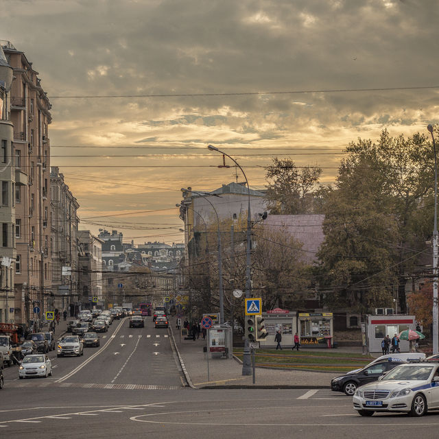 Moscow. Farewell.: Ostozhenka, sunset, 1 second