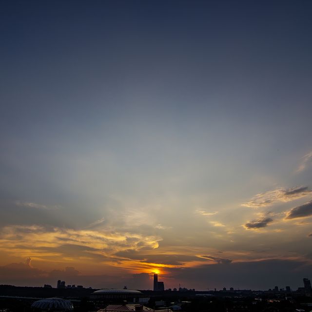 Curved sky: Wonderful Moscow sunset colors