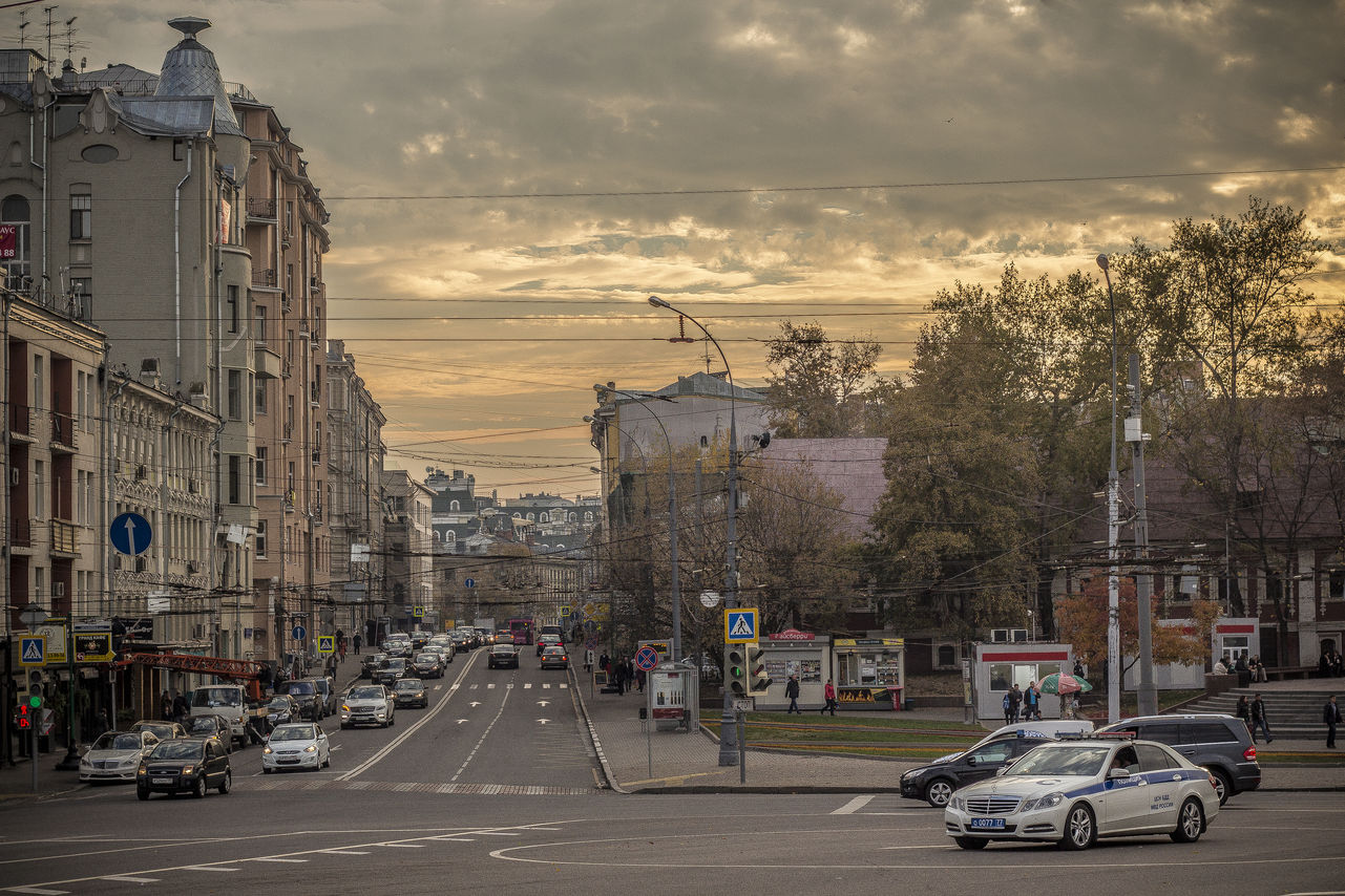 Moscow. Farewell.: Ostozhenka, sunset, 1 second