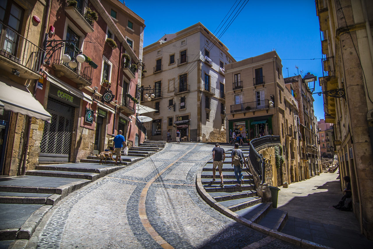 Tarragona: Twisted street melts of heat