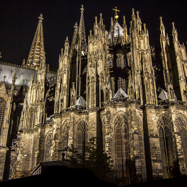 Kölner Dom: Night ghost in Cologne