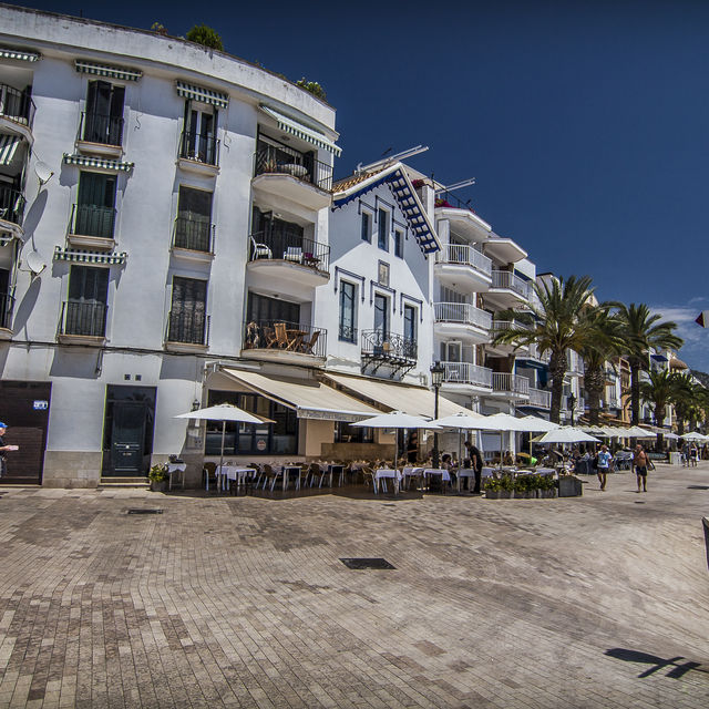 Sitges: Walking at the seaside