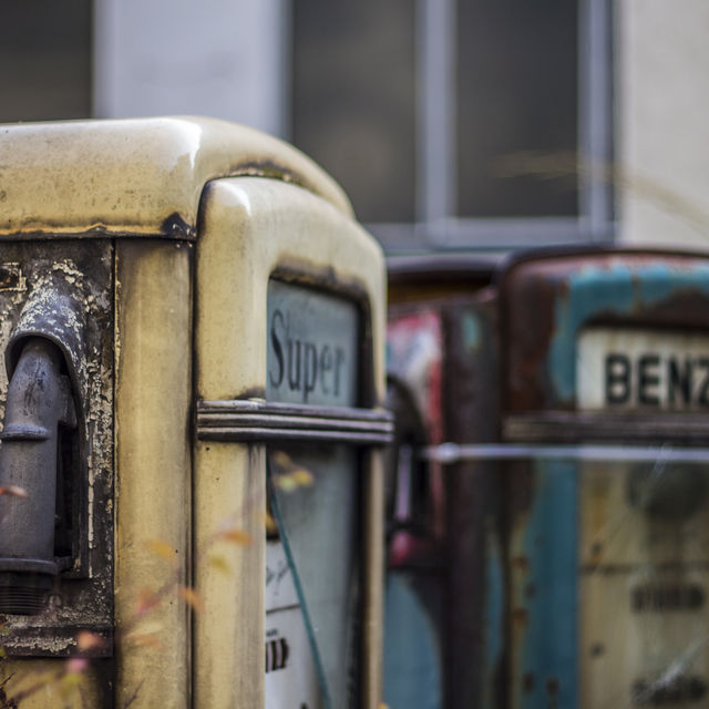 Super benzin: Forsaken vintage gas station