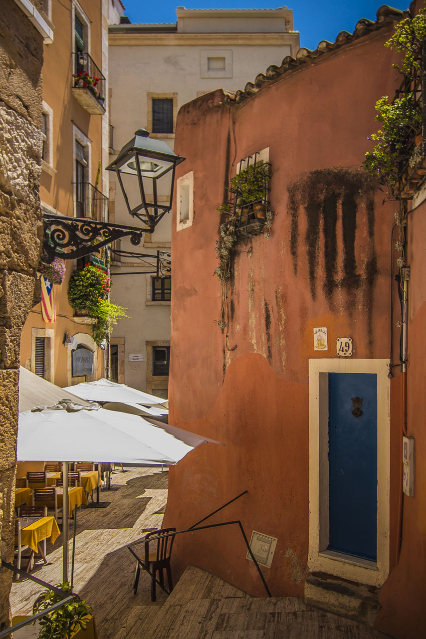 The hot sun of Catalonia: Walking in Tarragona city center