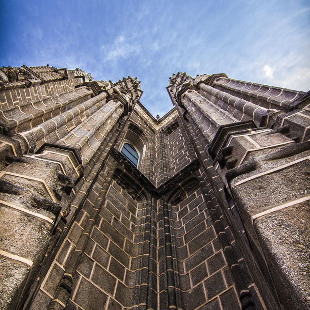 Cathedral's sky: Toledo's historical walls