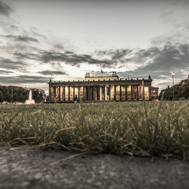 Ground sky: Clouds over the Altes Museum
