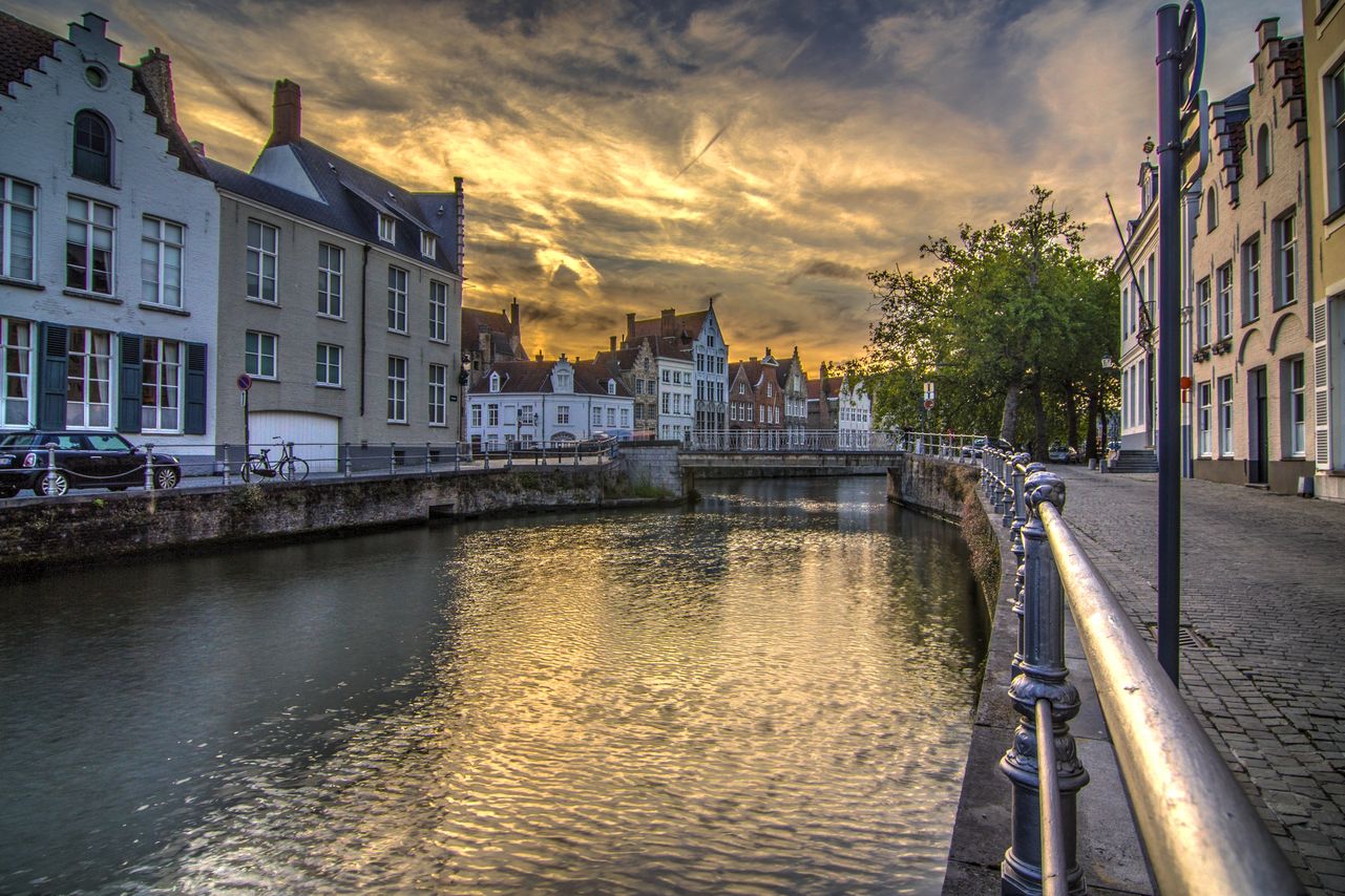 Sunset in Brugge: Canal sunset's colors (HDR)