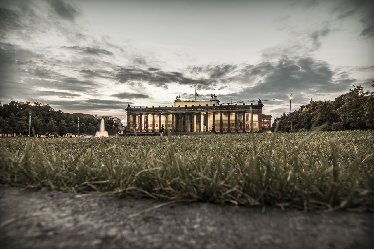 Ground sky: Clouds over the Altes Museum