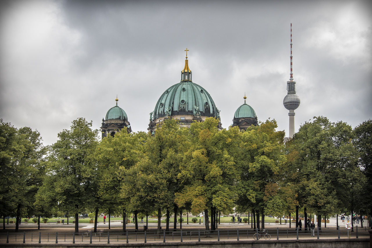 UFO in Berlin: Intersection of epochs