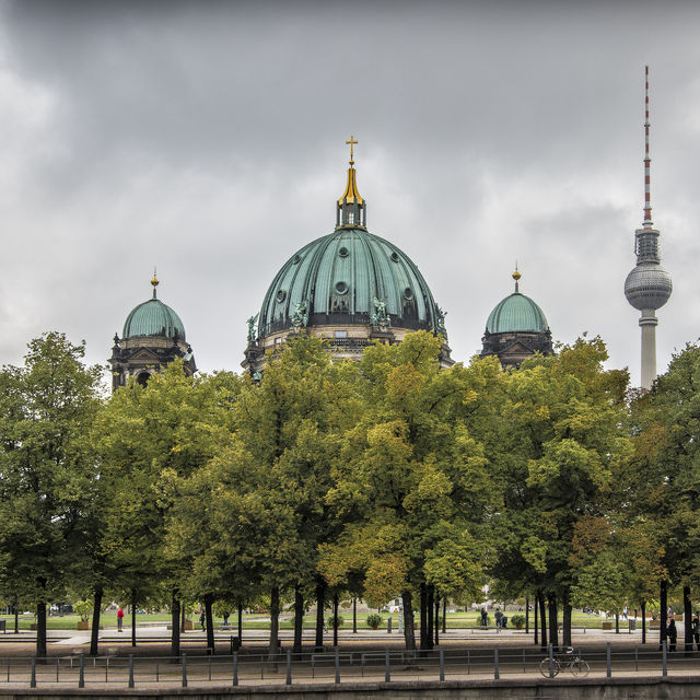 UFO in Berlin: Intersection of epochs