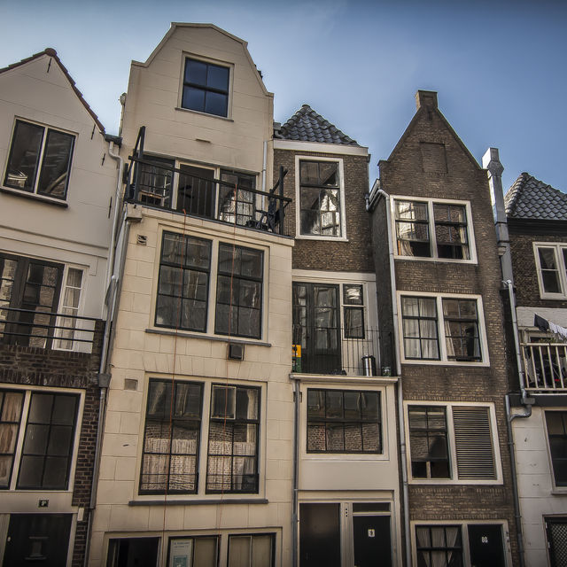 Curved roofs: Gouda's houses near the Dom